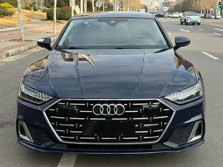 Фото 2 - Audi A7L