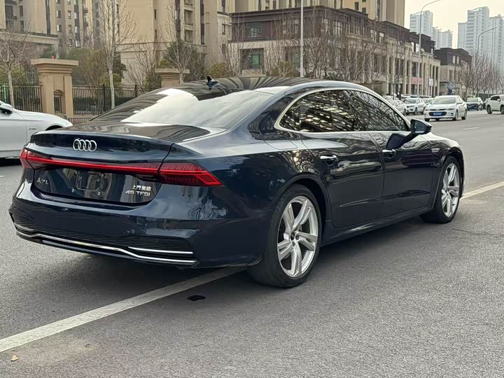 Фото 5 - Audi A7L