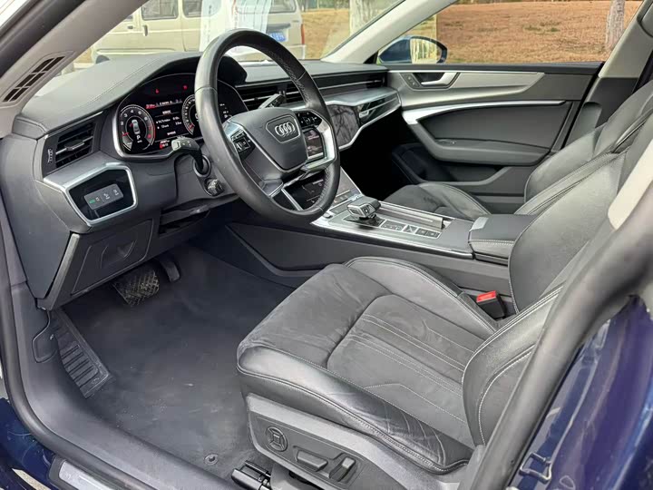 Фото 7 - Audi A7L