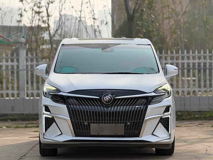 Photo 2 - Buick GL8 ES