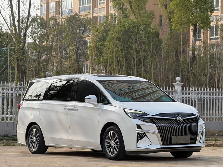 Photo 3 - Buick GL8 ES