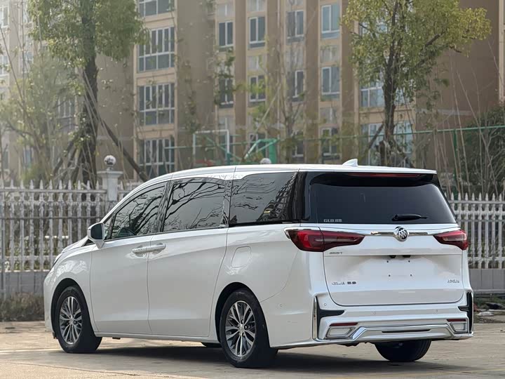 Photo 7 - Buick GL8 ES