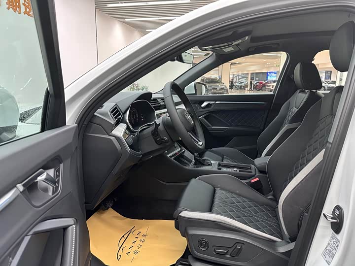 Фото 8 - Audi Q3