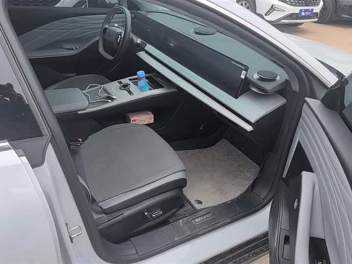 Фото 8 - Geely Galaxy E8