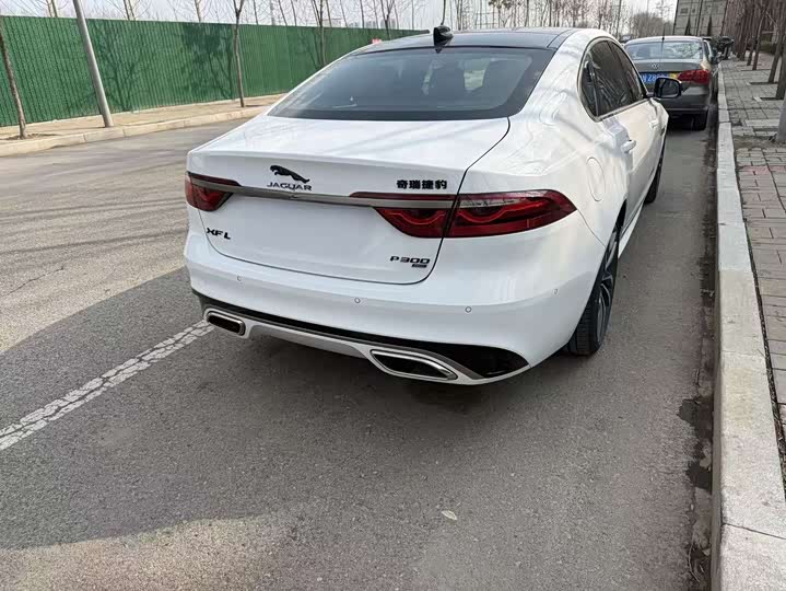 Фото 8 - Jaguar XF L