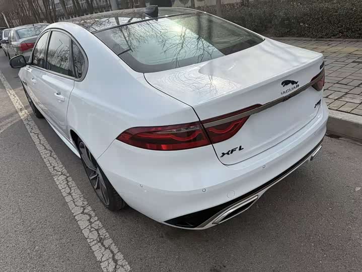 Фото 9 - Jaguar XF L