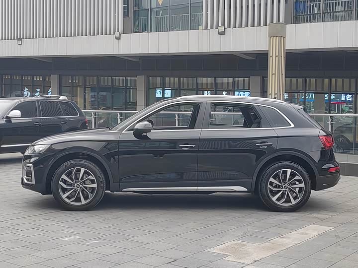 Фото 4 - Audi Q5L