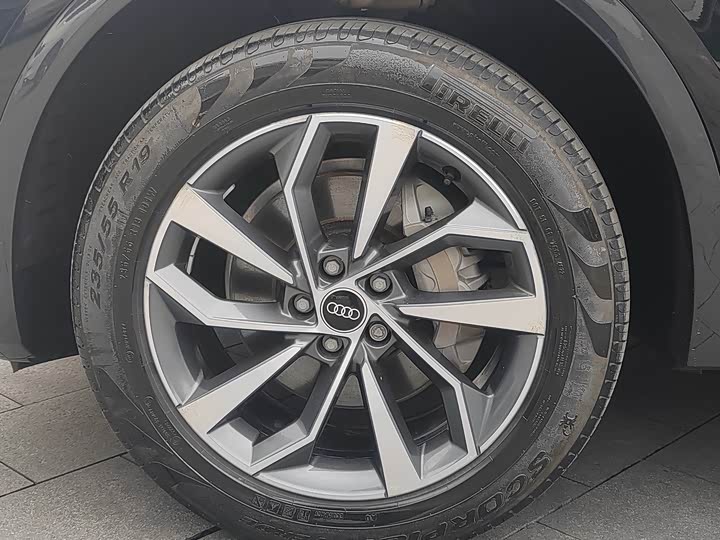 Фото 5 - Audi Q5L