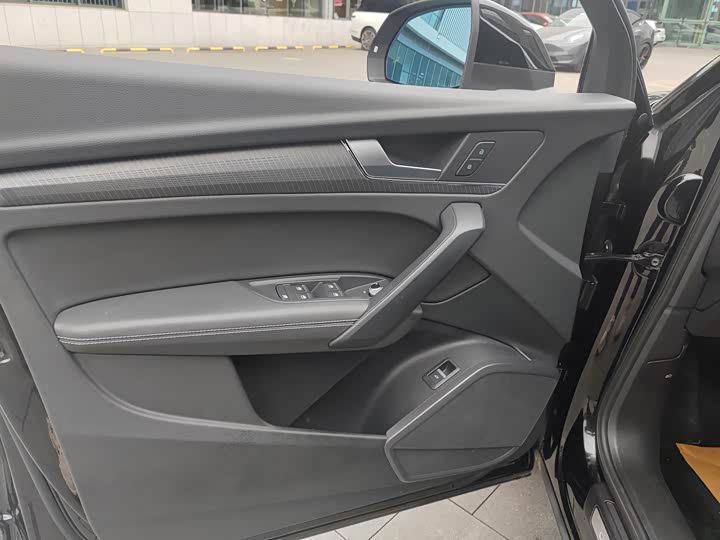 Фото 6 - Audi Q5L