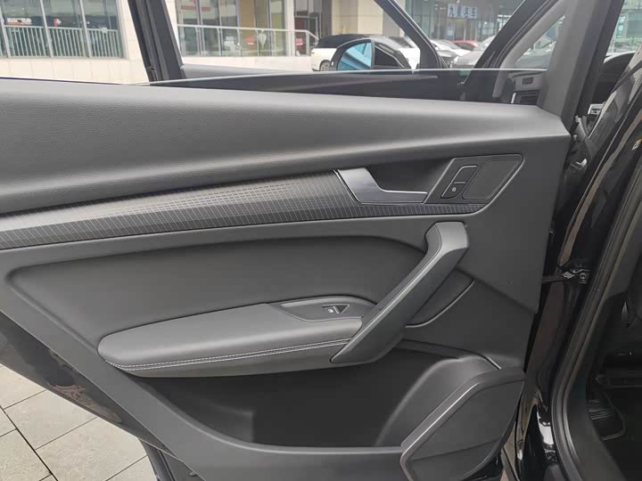 Фото 9 - Audi Q5L