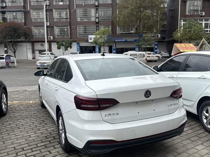 Фото 9 - Volkswagen Lavida