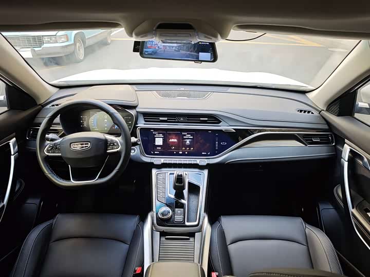 Фото 4 - Geely Atlas