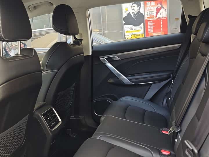 Фото 6 - Geely Atlas