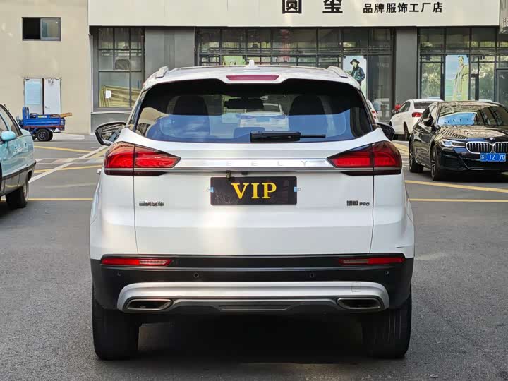 Фото 8 - Geely Atlas