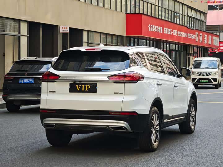 Фото 9 - Geely Atlas