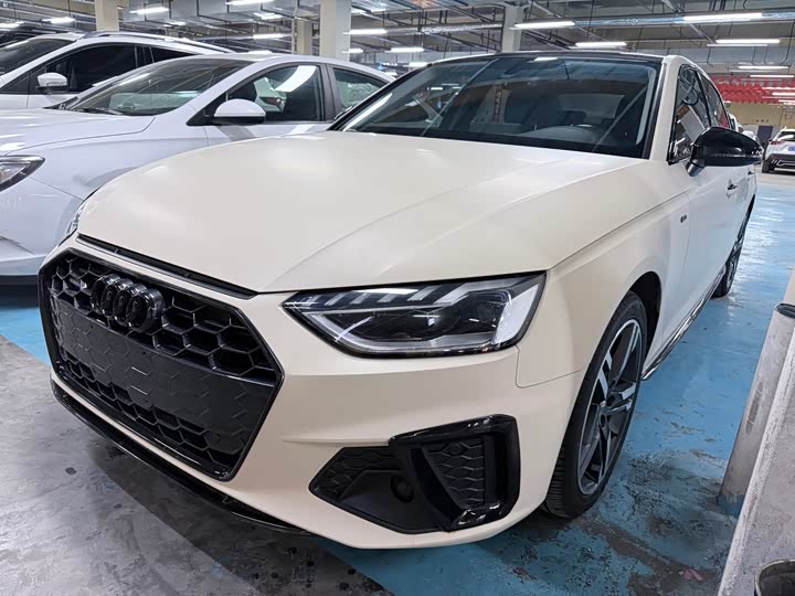 Фото 1 - Audi A4L