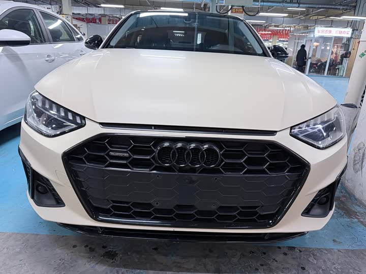 Фото 2 - Audi A4L