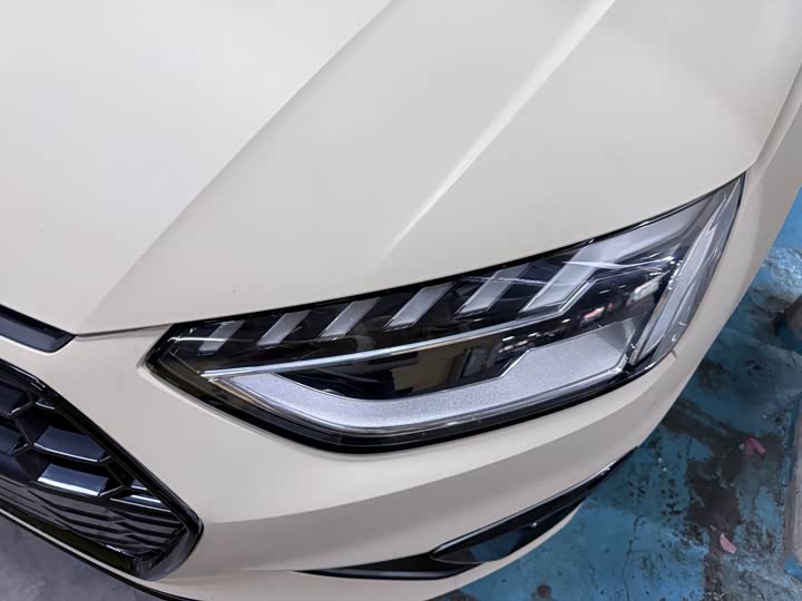 Фото 4 - Audi A4L