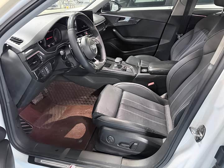 Фото 8 - Audi A4L