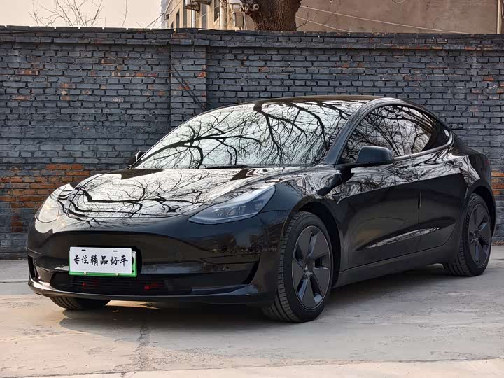 Фото 1 - Tesla Model 3