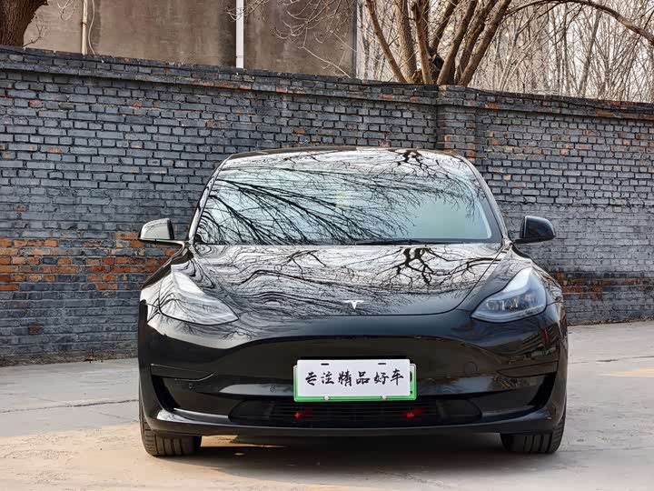 Фото 2 - Tesla Model 3