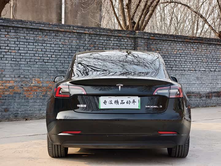 Фото 6 - Tesla Model 3