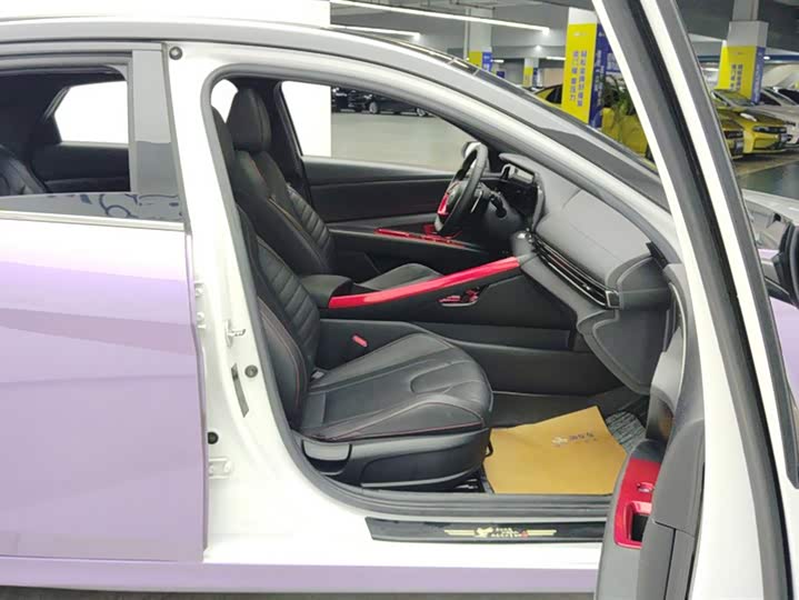 Photo 8 - Hyundai Elantra N line