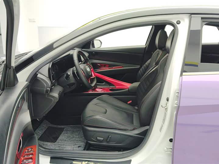 Photo 9 - Hyundai Elantra N line