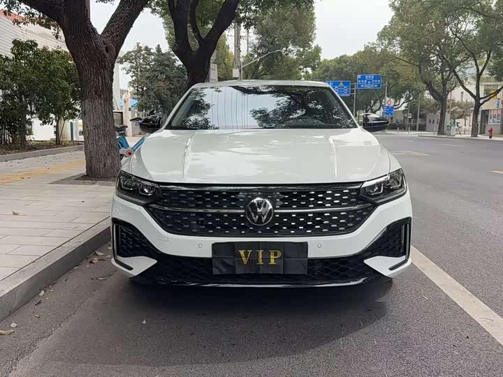 Photo 1 - Volkswagen Lavida