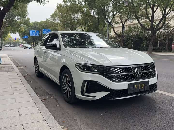 Photo 2 - Volkswagen Lavida