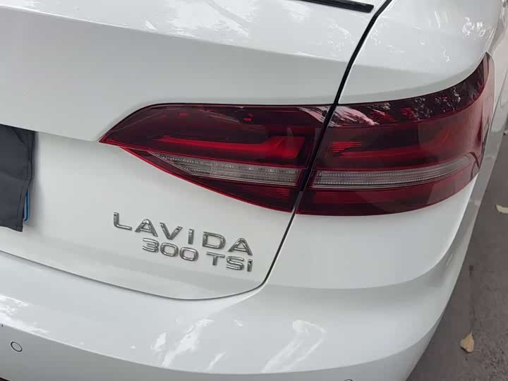Photo 8 - Volkswagen Lavida