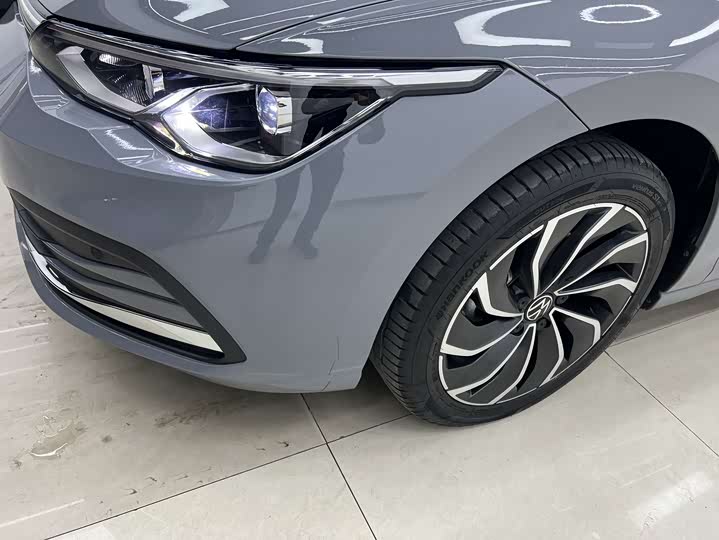 Фото 2 - Volkswagen Golf