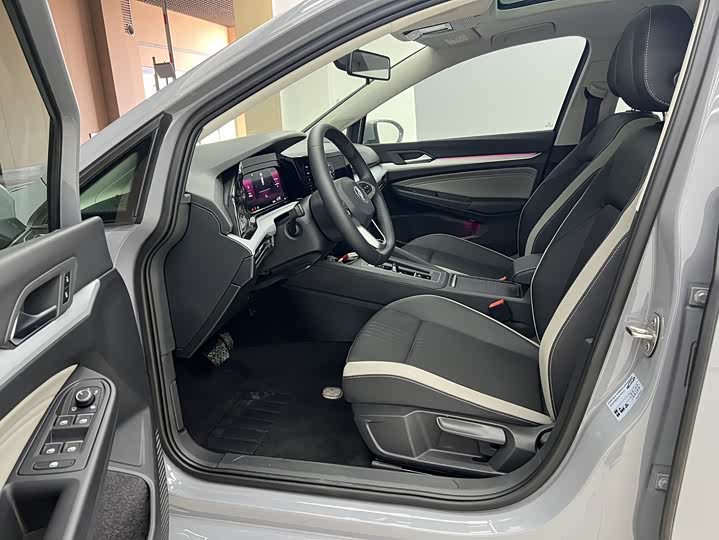 Фото 8 - Volkswagen Golf