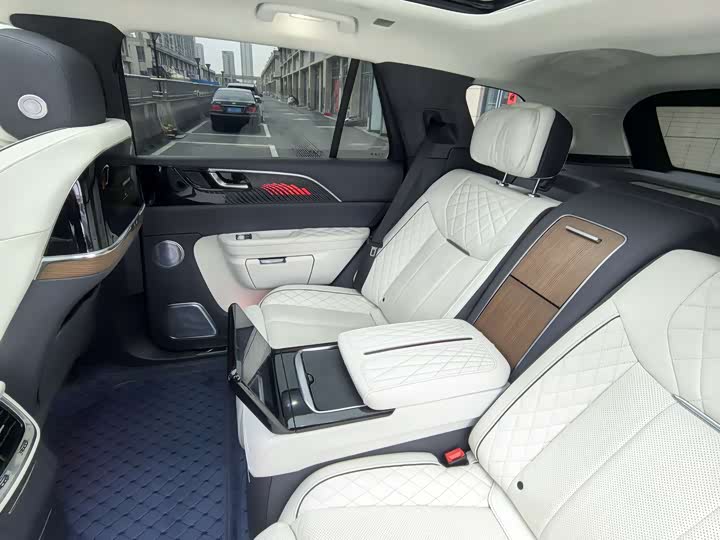 Фото 9 - Hongqi E-HS9