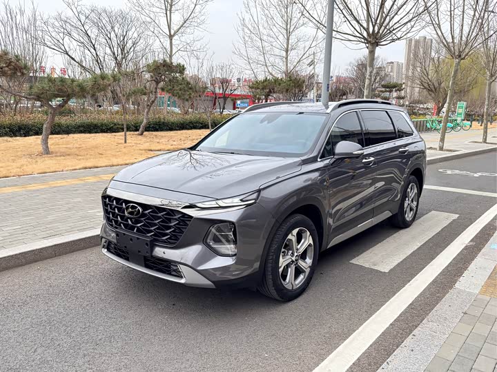 Фото 1 - Hyundai Santa Fe