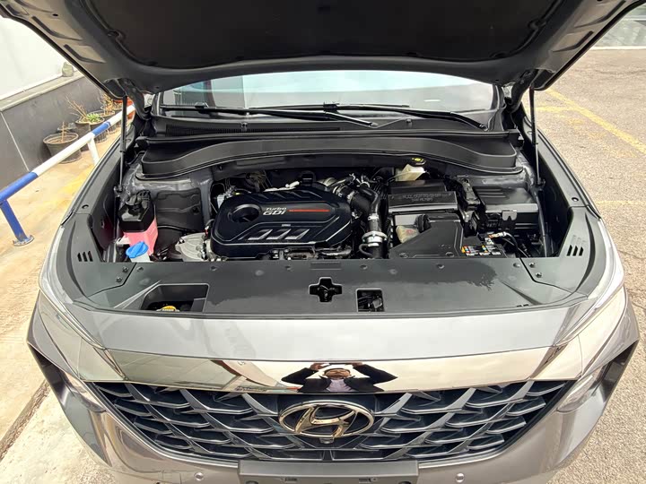 Фото 9 - Hyundai Santa Fe