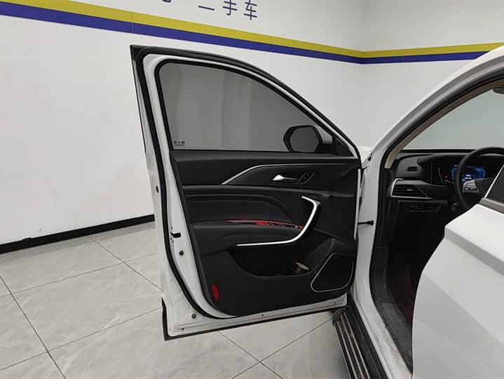 Фото 7 - Bestune T77