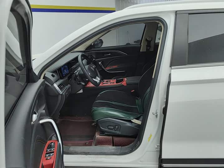 Фото 9 - Bestune T77