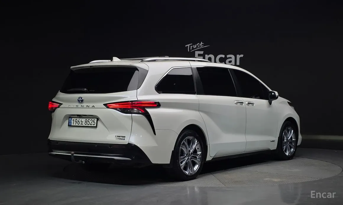 Фото 2 - Toyota Sienna