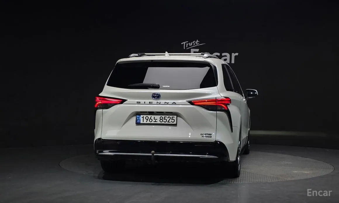 Фото 4 - Toyota Sienna