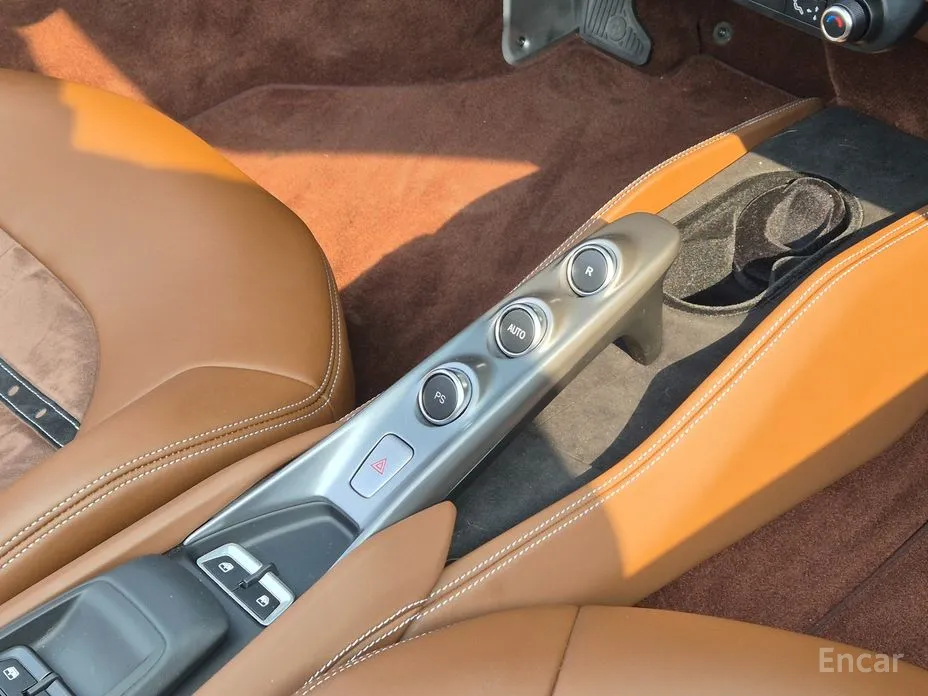 Фото 9 - Ferrari F8