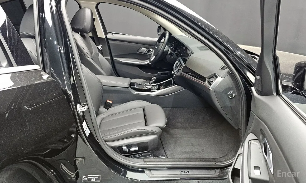 Photo 11 - BMW 3 Series