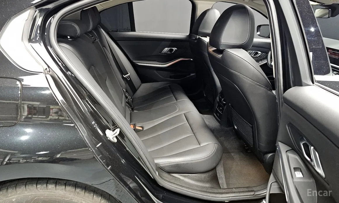 Photo 12 - BMW 3 Series