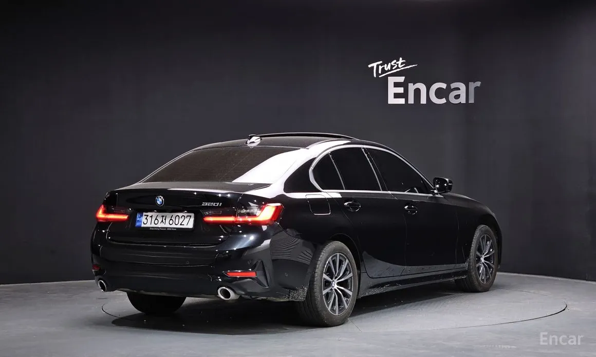 Photo 2 - BMW 3 Series