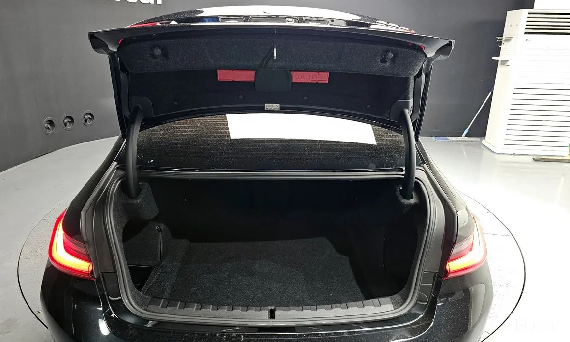 Photo 20 - BMW 3 Series