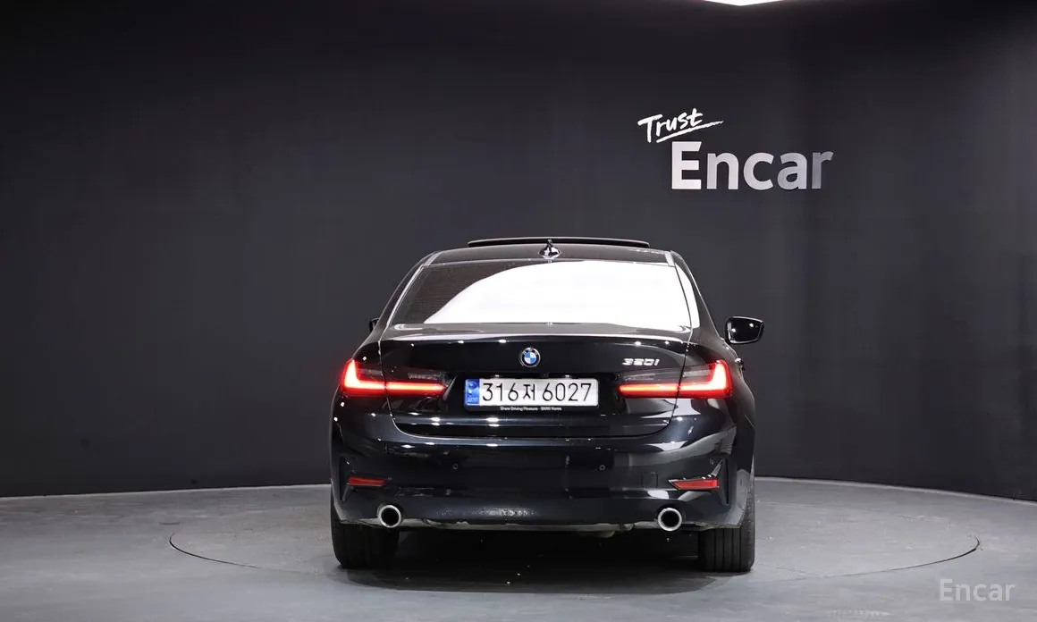 Photo 4 - BMW 3 Series