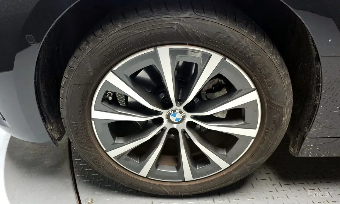 Photo 5 - BMW 3 Series