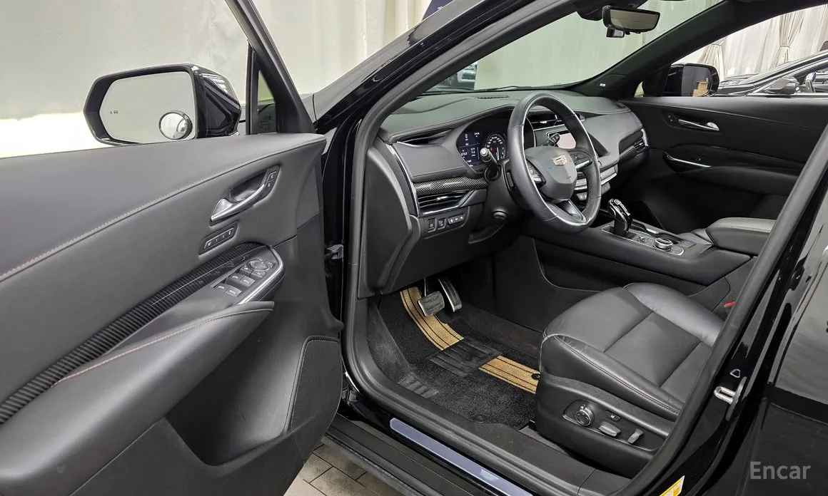 Фото 10 - Cadillac XT4