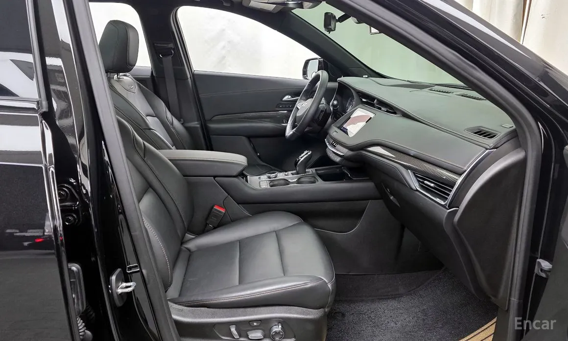 Фото 11 - Cadillac XT4