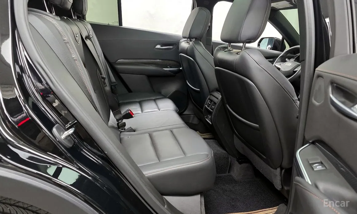 Фото 12 - Cadillac XT4